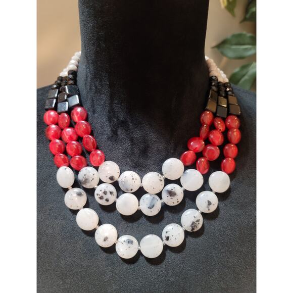 Womens Multi Strand Beaded Necklace With Red White Black Stones Spring Ring Lock - Picture 2 of 6